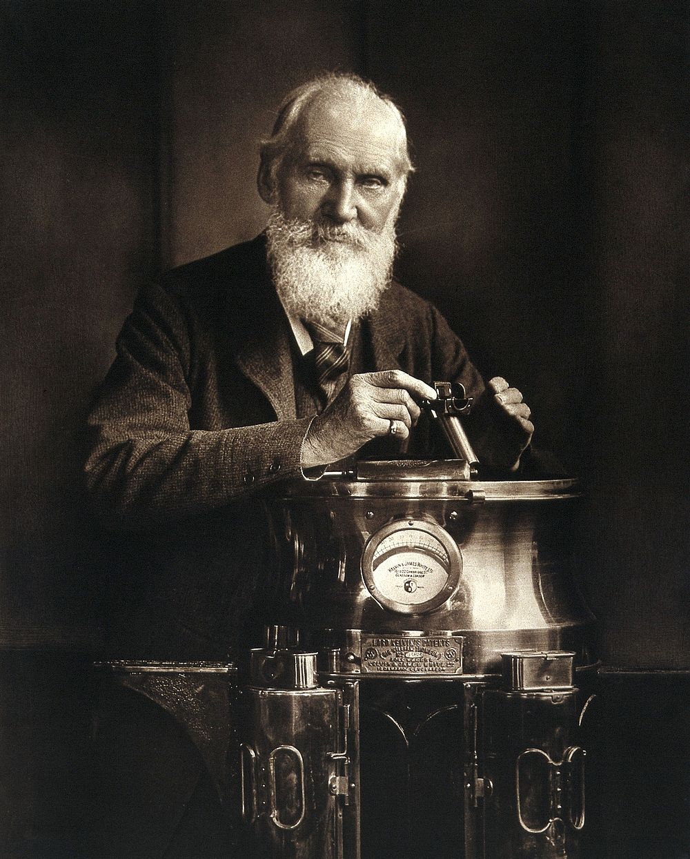 William Thomson, Baron Kelvin. Photograph.