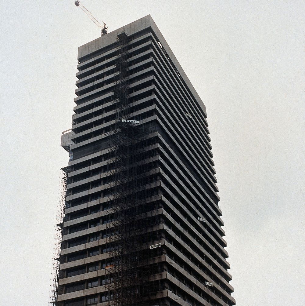 Guy's Hospital, London, England: a tower block under construction. Photograph by H. Windsley, 1972.