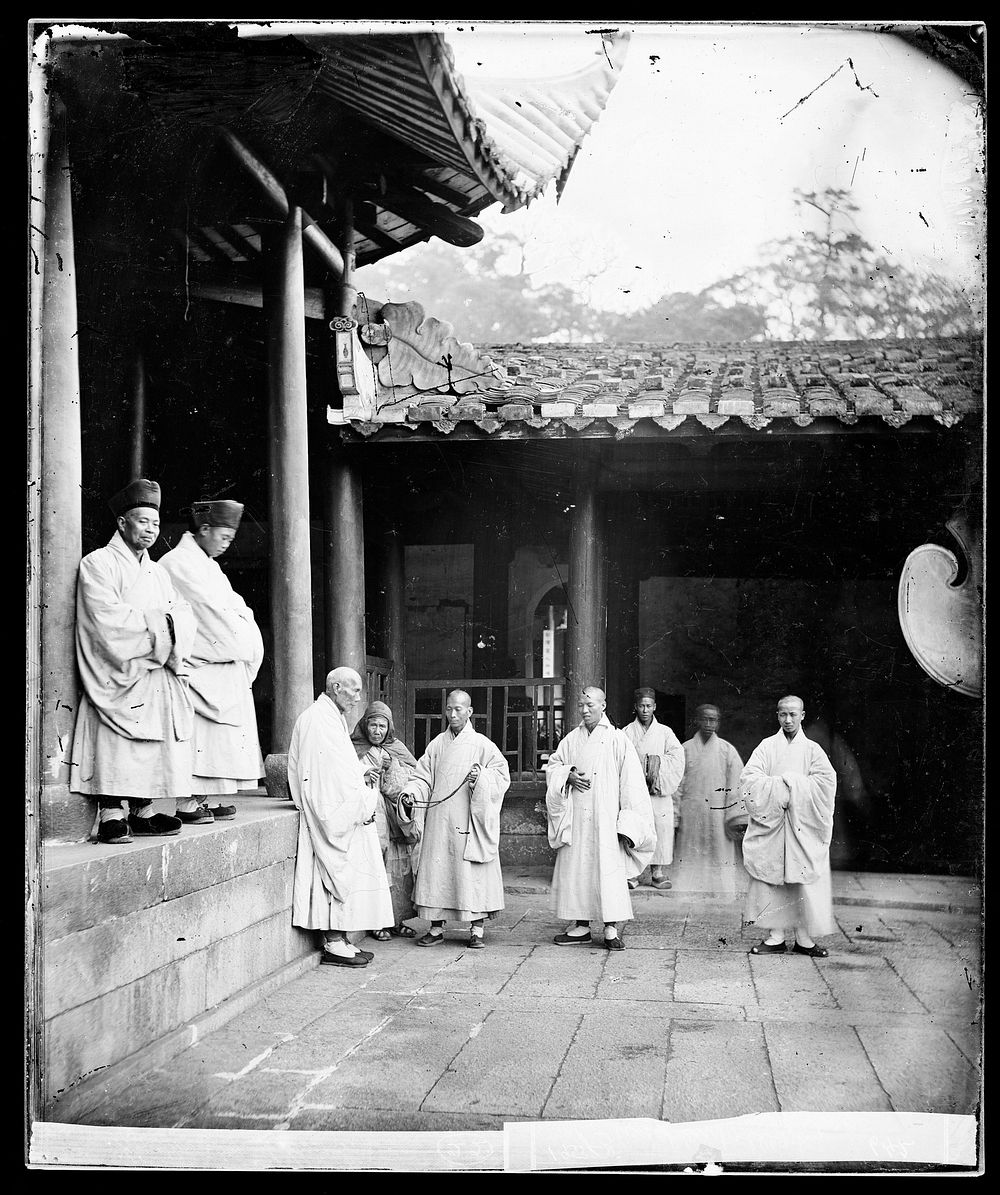 Yongquan monastery, Drum Mountain, near Fuzhou, China: Buddhist priests. Photograph by John Thomson, 1869.