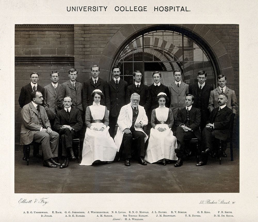 Sir Thomas Barlow with University College Hospital, London staff and students: group portrait. Photograph, ca. 1907.