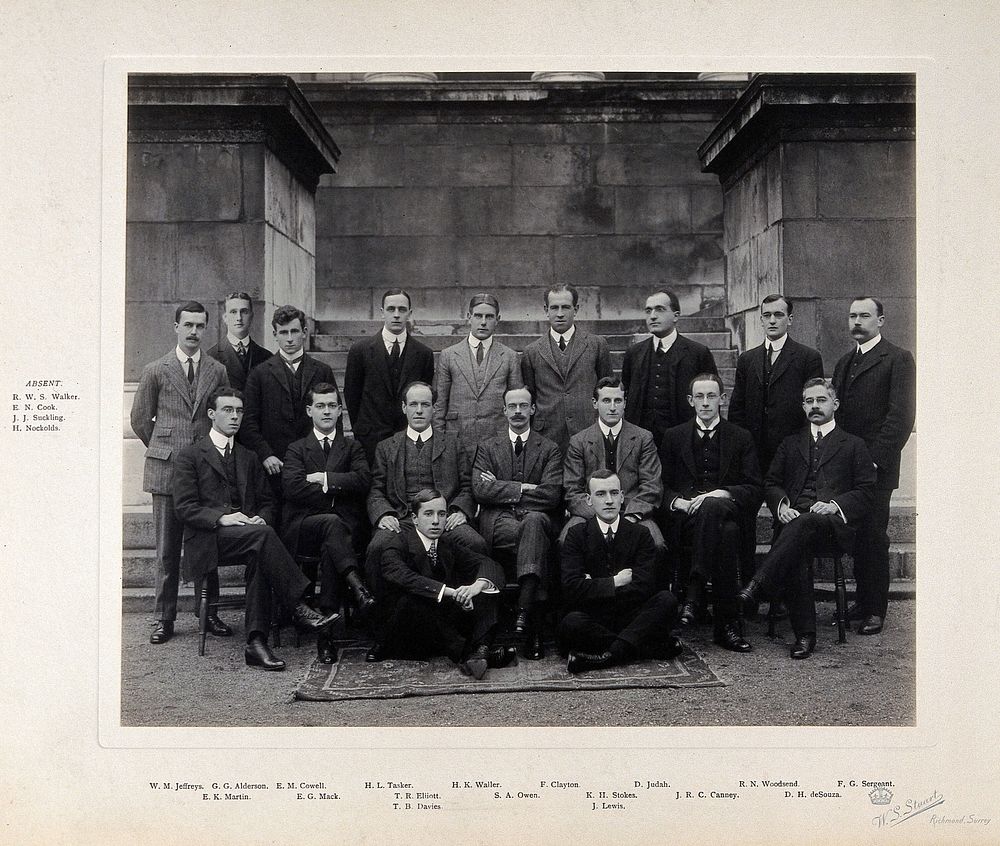 University College Hospital, London: group portrait. Photograph, ca. 1910.