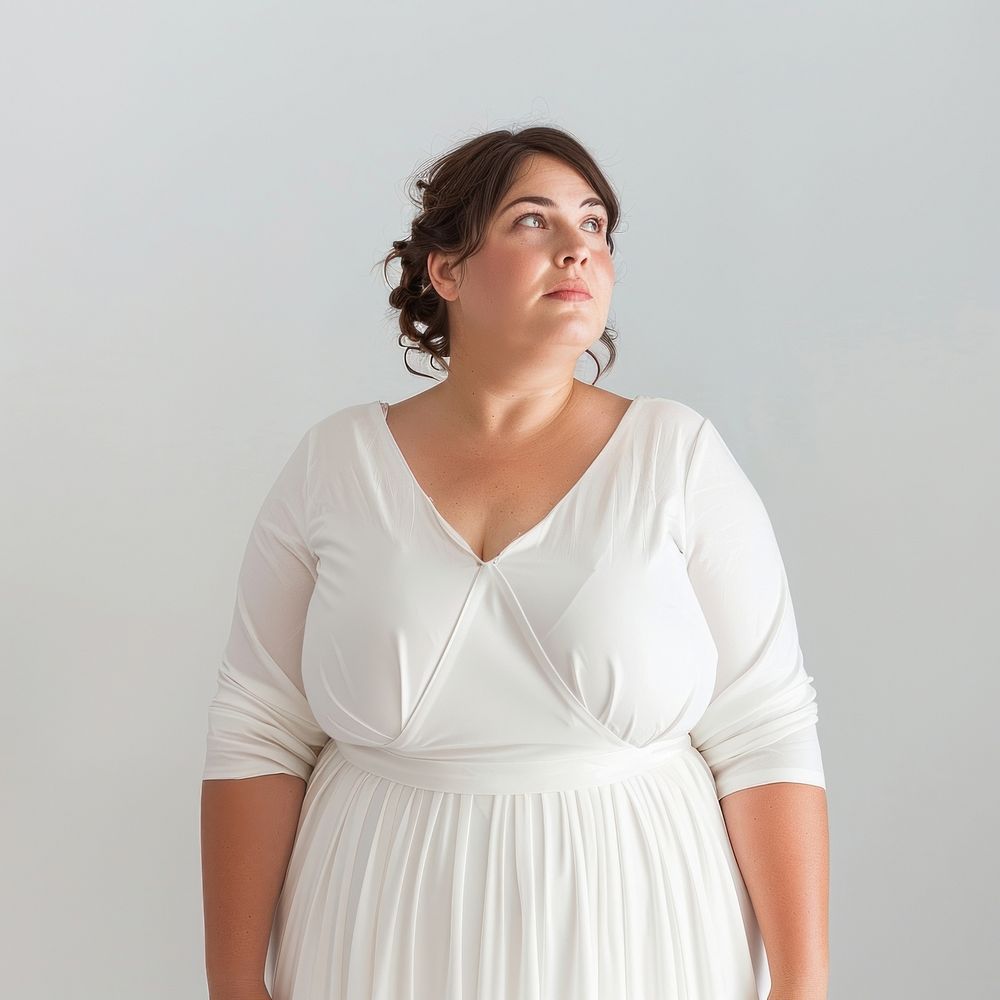 Plus size woman wear portrait wedding photo.