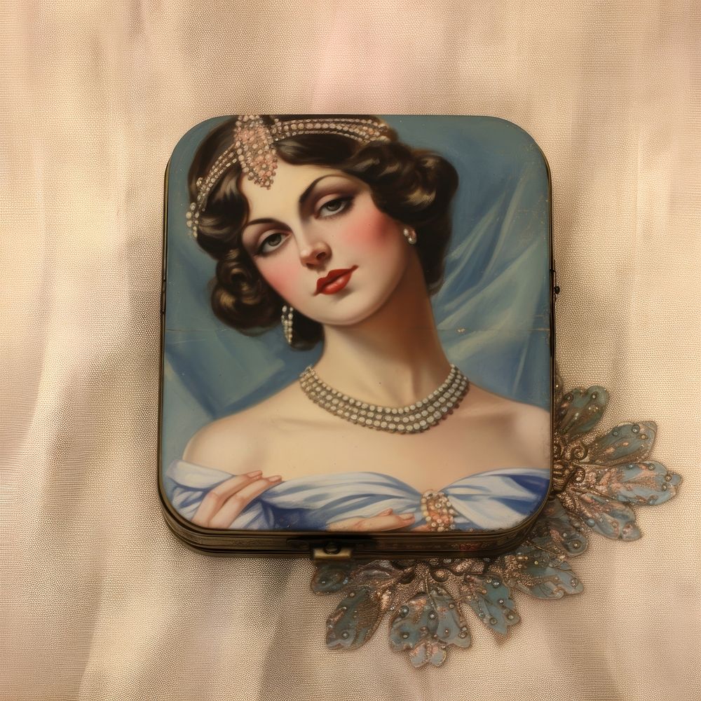 Vintage powder compact with mirror painting necklace jewelry.