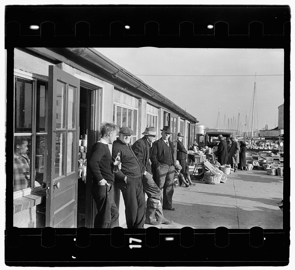 Farmers hanging around the market, Annapolis, Maryland. Sourced from the Library of Congress.