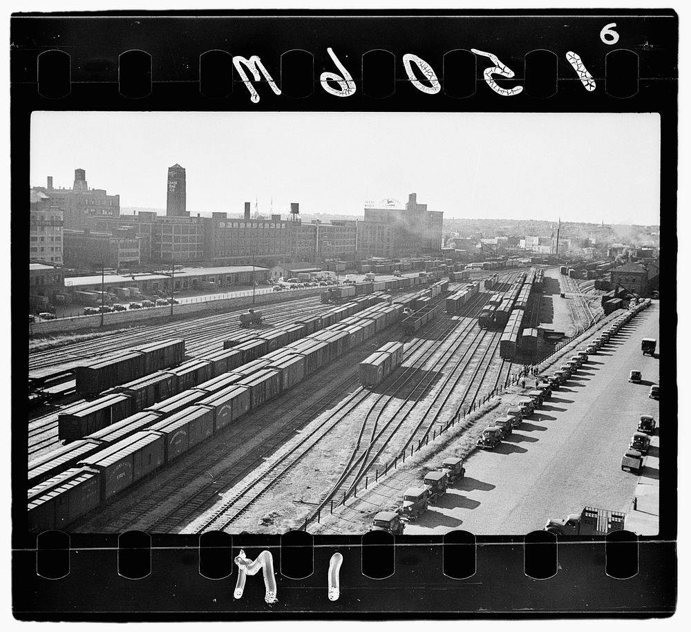 Railroad yards, wholesale district, Minneapolis, Minnesota. Sourced from the Library of Congress.