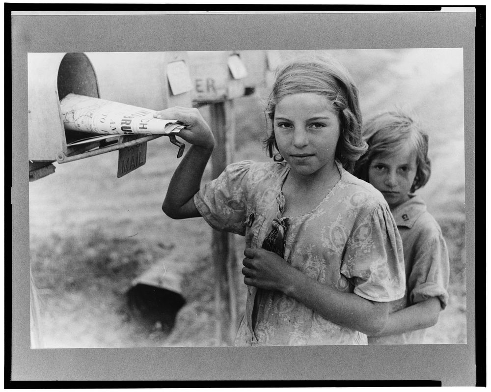 Ozark children getting mail from RFD box, Missouri. Sourced from the Library of Congress.