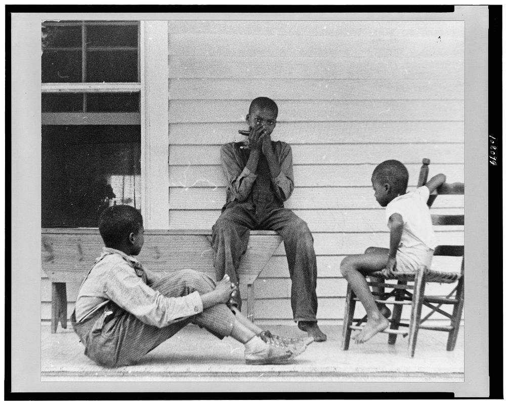 Sharecropper's children. Sourced from the Library of Congress.