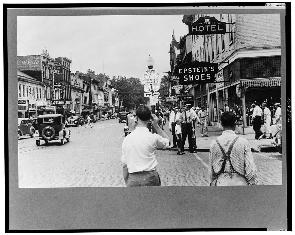 Main street, Lancaster, Ohio. Sourced from the Library of Congress.