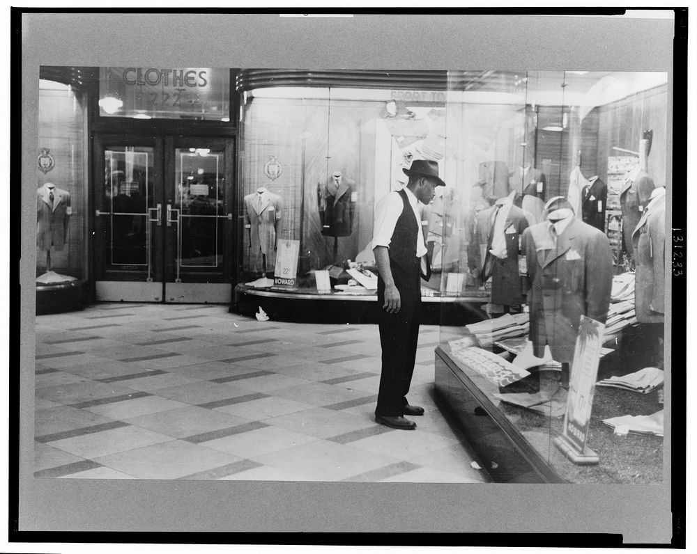 Window shopping, Chicago, Illinois. Sourced from the Library of Congress.