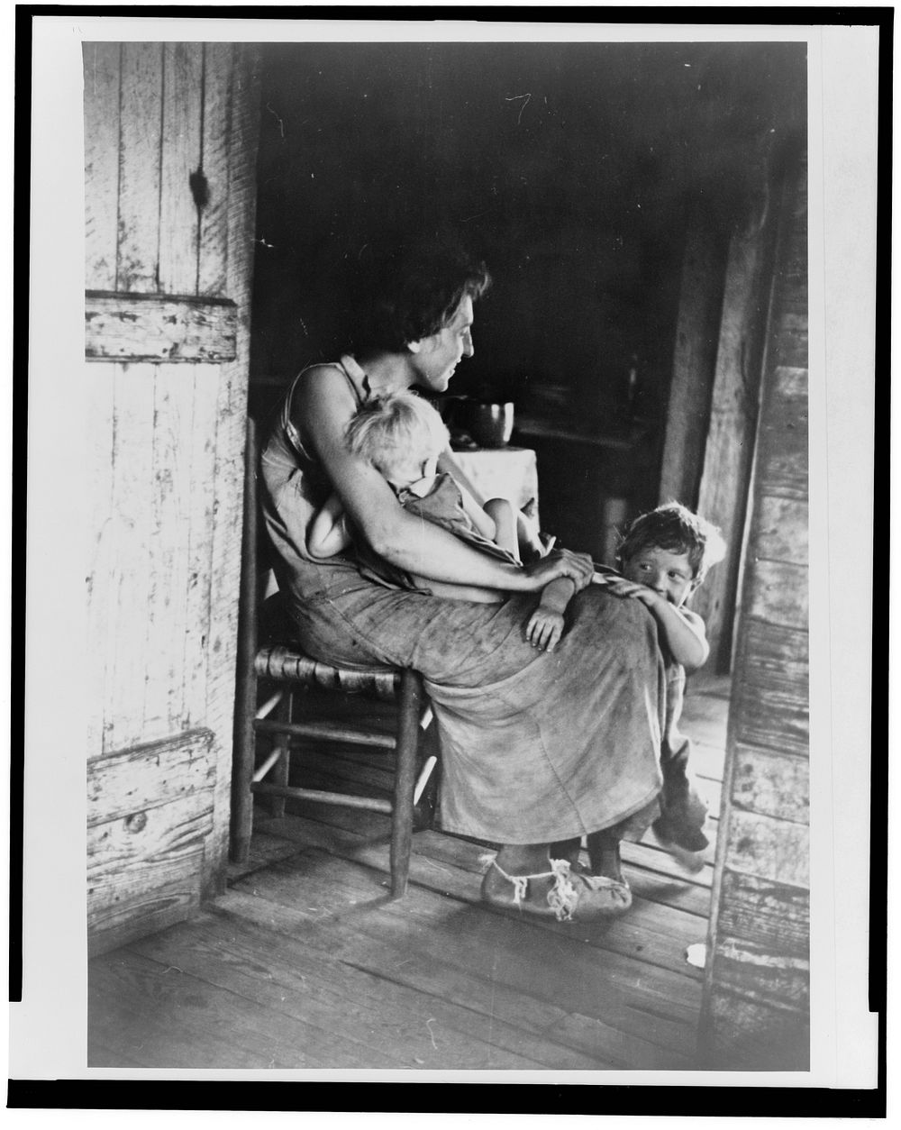 Lily Rogers Fields and children. Hale County, Alabama. Sourced from the Library of Congress.
