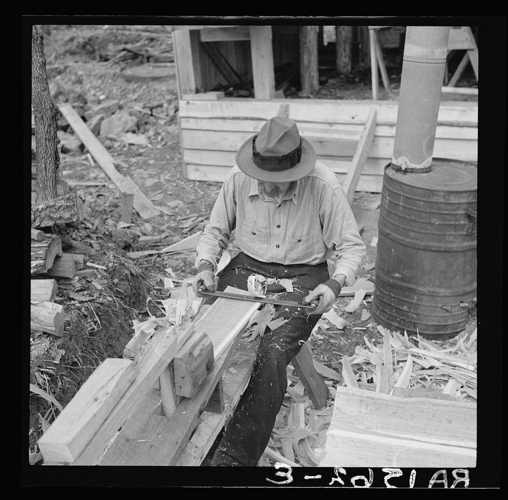 Making "shakes" (hand-made shingles) at Chopawamsic recreational project, Virginia. Sourced from the Library of Congress.
