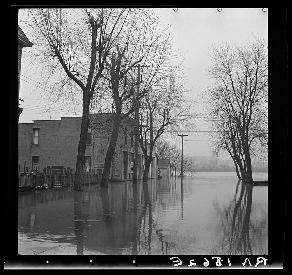 Part Of The Ohio River Free Photo Rawpixel   CHJpdmF0ZS9sci9pbWFnZXMvd2Vic2l0ZS8yMDIyLTA0L2xvYzIwMTc3NTk2NzMtaW1hZ2UuanBn 