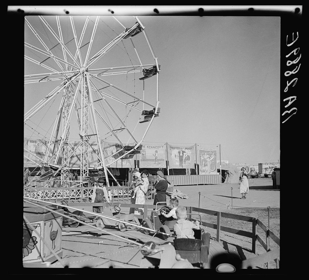 Carnival and circus. Roswell, New Mexico. Sourced from the Library of Congress.