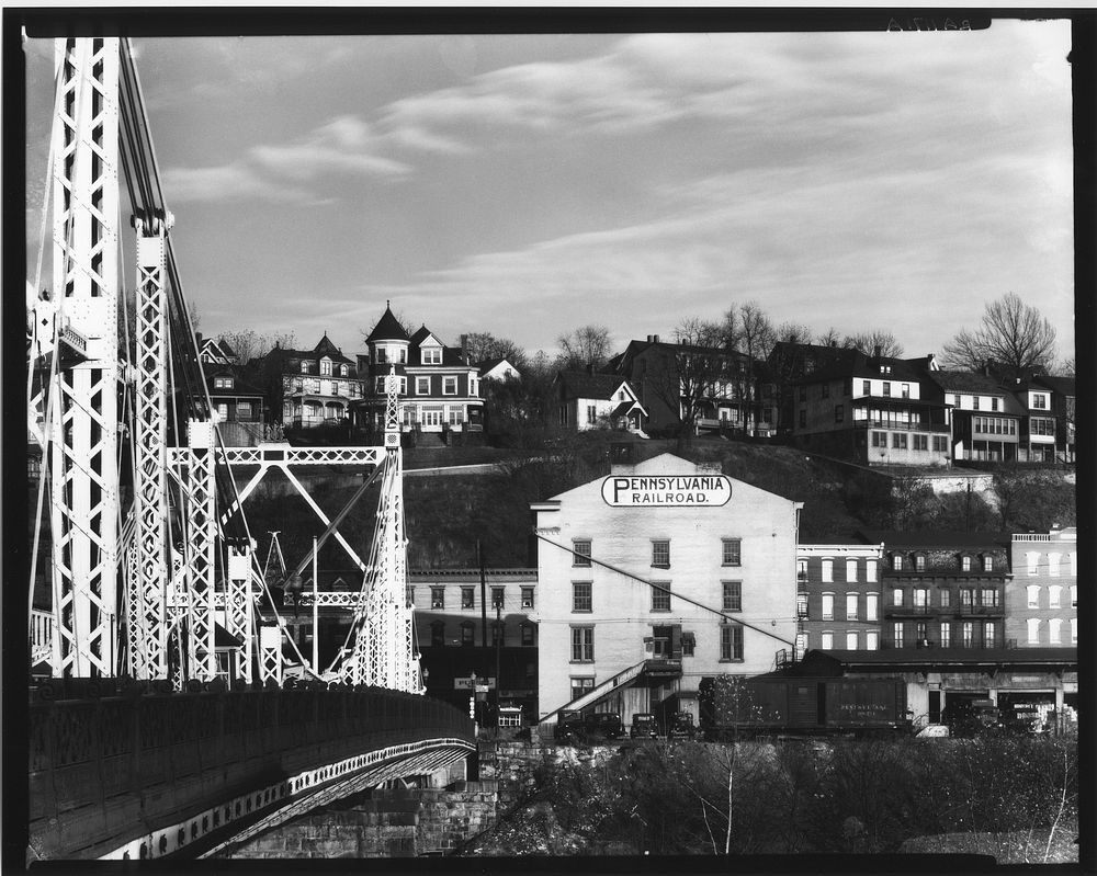 Bridge and houses in [Phillipsburg, New Jersey; seen from] Easton, Pennsylvania. Sourced from the Library of Congress.