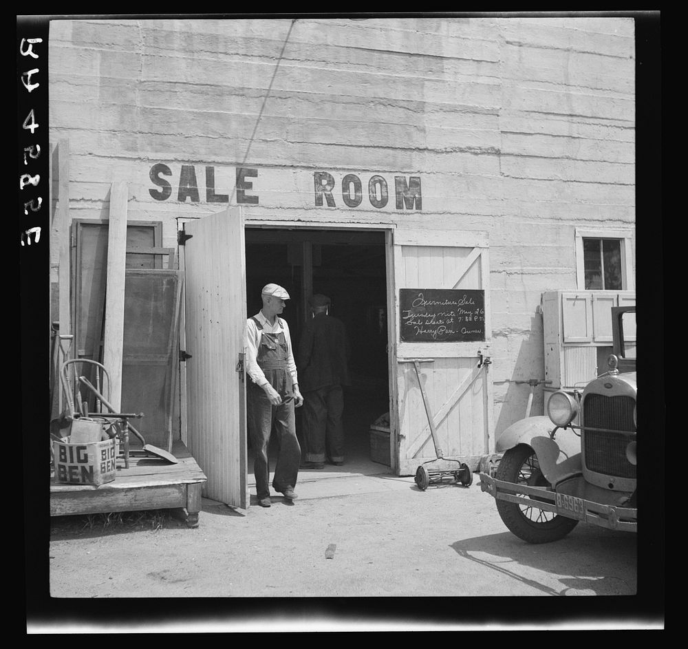 Auction sale. Kearney, Nebraska. Sourced from the Library of Congress.