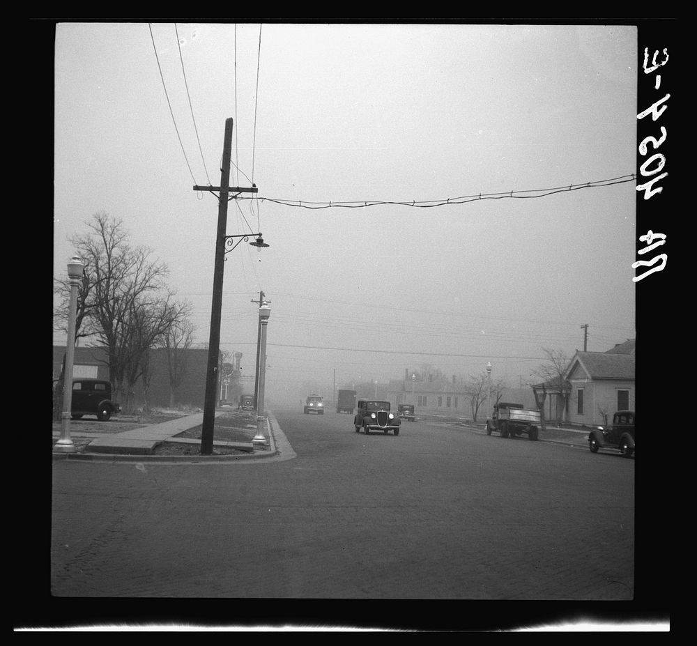 Autos have to turn on lights to penetrate gloom of dust storm. Amarillo, Texas. Sourced from the Library of Congress.