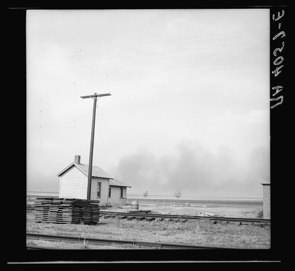 Approaching dust storm. Randall County, Texas. Sourced from the Library of Congress.