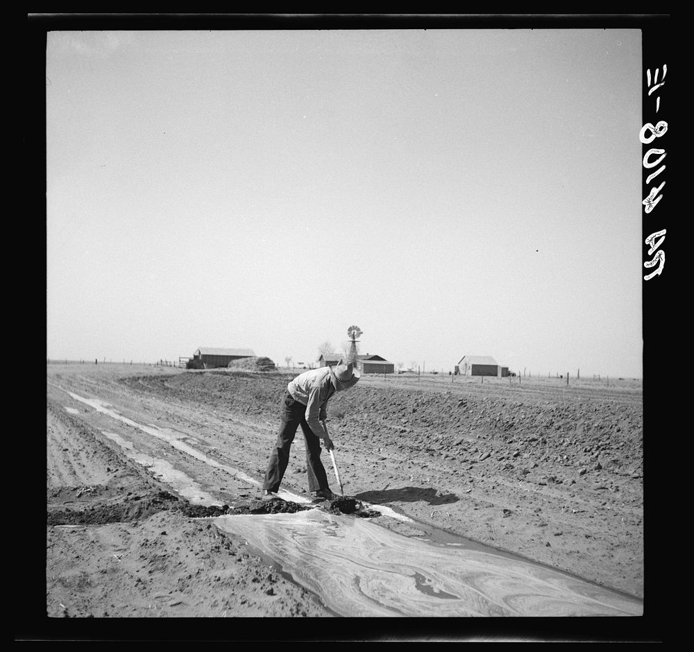 Fighting the drought and dust with irrigation. Cimarron County, Oklahoma. Sourced from the Library of Congress.