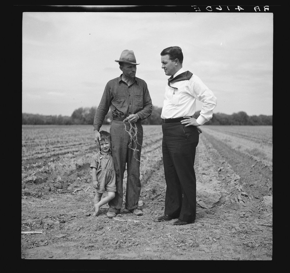 Rehabilitation client and county supervisor. Jefferson County, Kansas. Sourced from the Library of Congress.