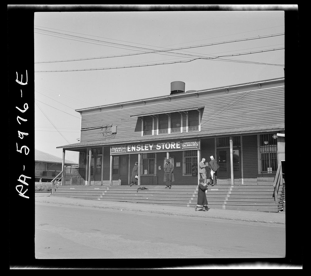 Company store for steel workers. Ensley, Alabama. Sourced from the Library of Congress.
