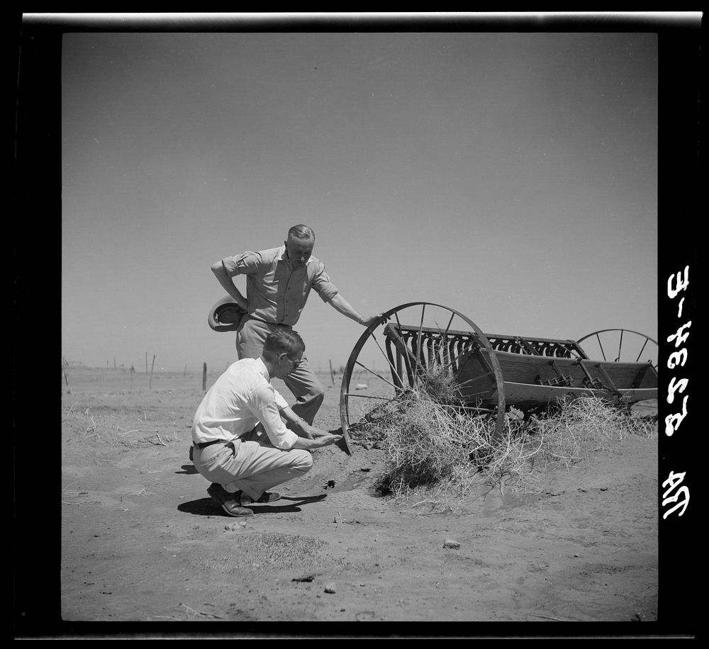Mr. Page and Colonel Harrington of drought committee at farm near Guymon, Oklahoma. Sourced from the Library of Congress.