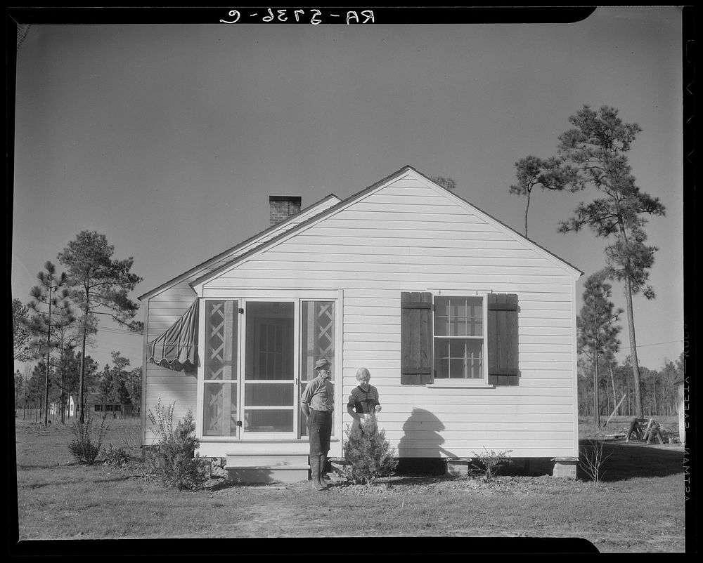 Mr. and Mrs. C.D. Grant, homesteaders on the Penderlea project. North Carolina. Sourced from the Library of Congress.