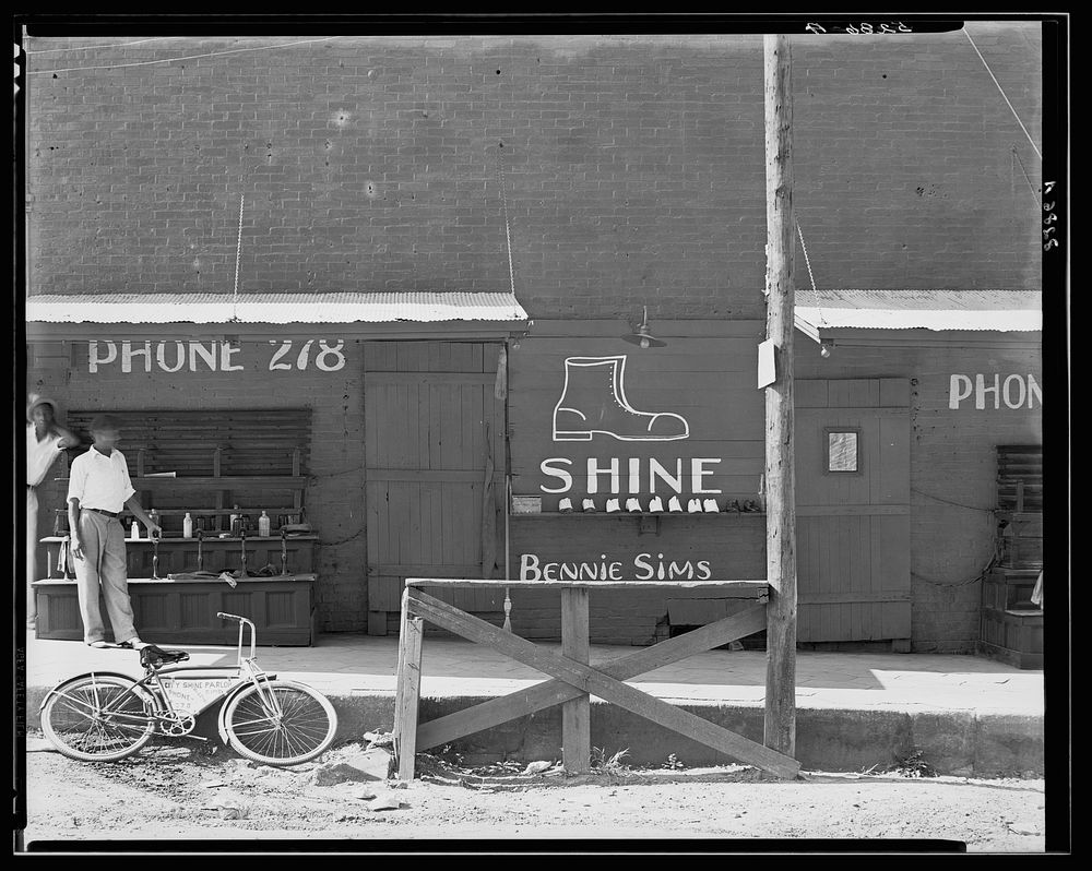 [Shoeshine stand, Southeastern U.S.]. Sourced from the Library of Congress.