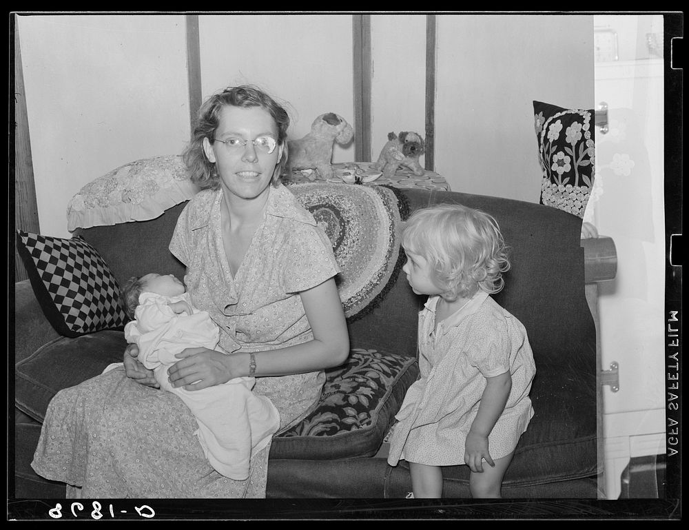 Shawnee County, Kansas. Family of a Kansas tenant farmer. Sourced from the Library of Congress.