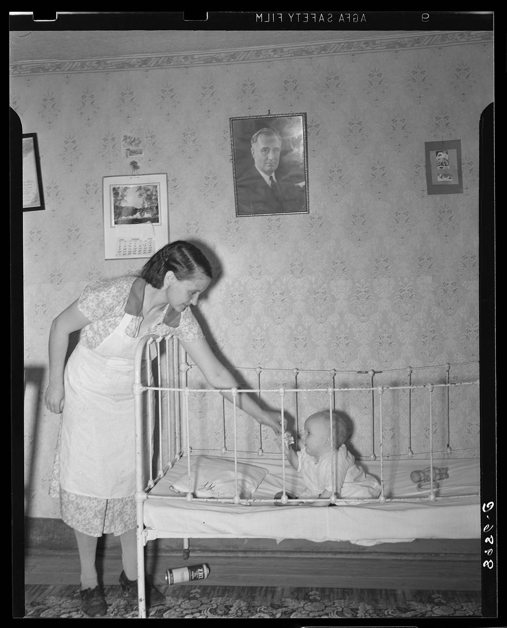 Mother and child. Kempton, West Virginia. Sourced from the Library of Congress.
