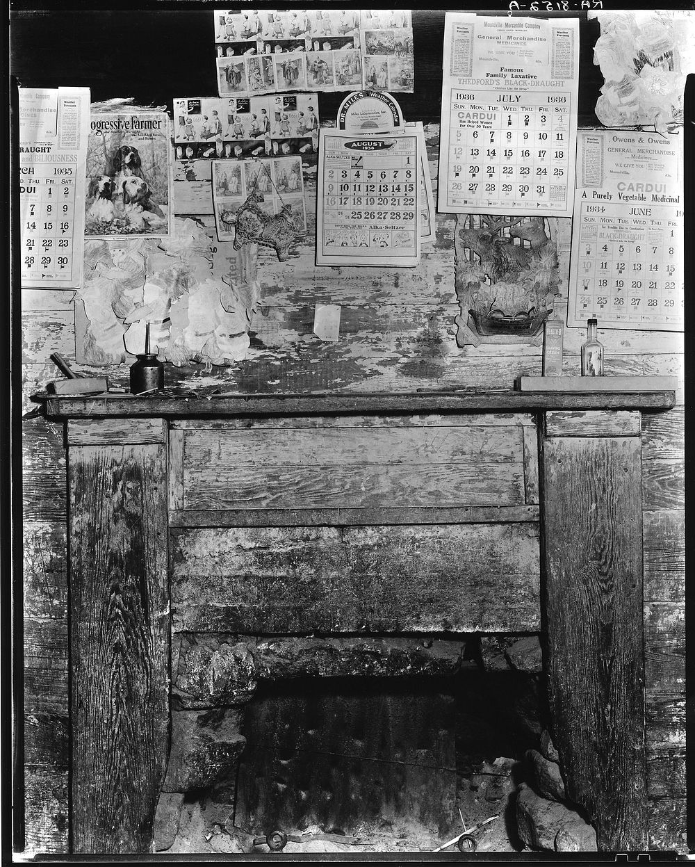 Fireplace in Frank Tengle's home. Hale County, Alabama. Sourced from the Library of Congress.