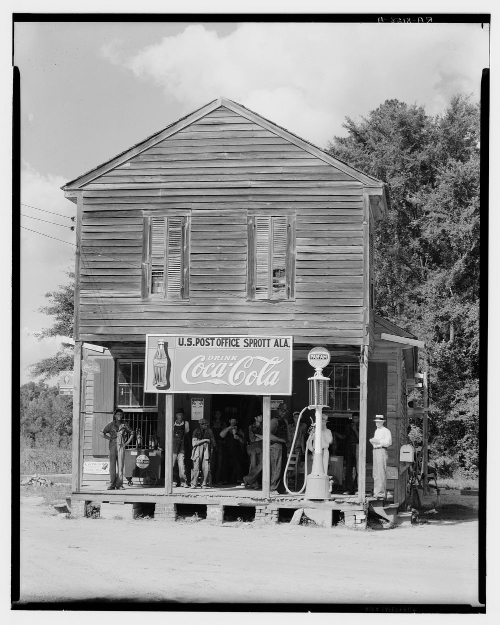 Crossroads store. Sprott, Alabama. Sourced from the Library of Congress.