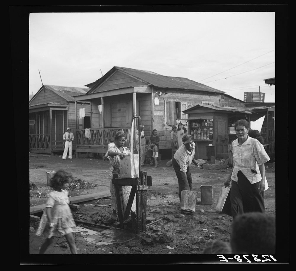 Water supply in the workers' quarter of Porta de Tierra. San Juan, Puerto Rico. Sourced from the Library of Congress.