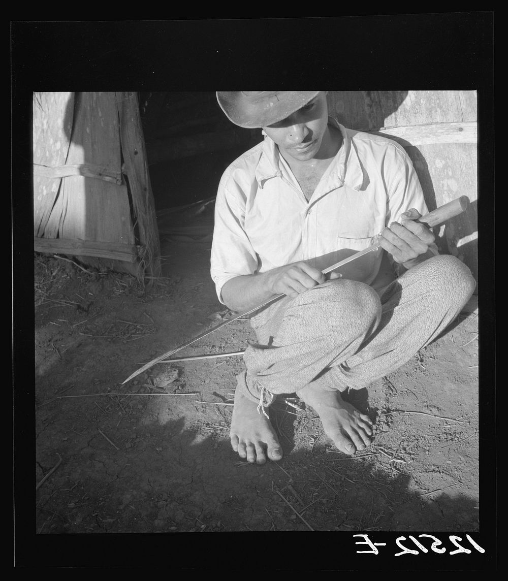 Jibaro tobacco worker with machete. Puerto Rico. Sourced from the Library of Congress.