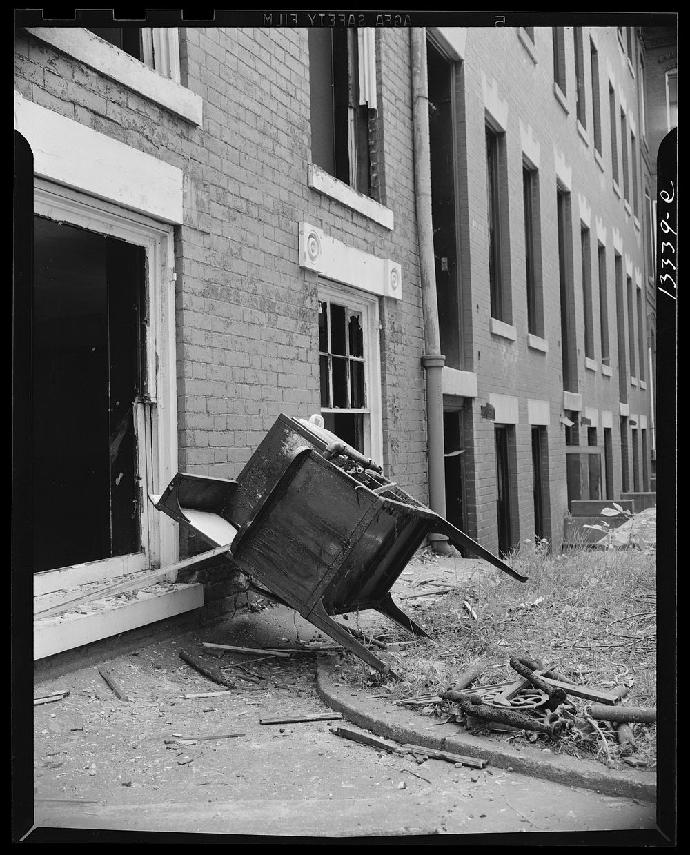 Washington, D.C. Exteriors of houses being wrecked on Independence Avenue. Sourced from the Library of Congress.