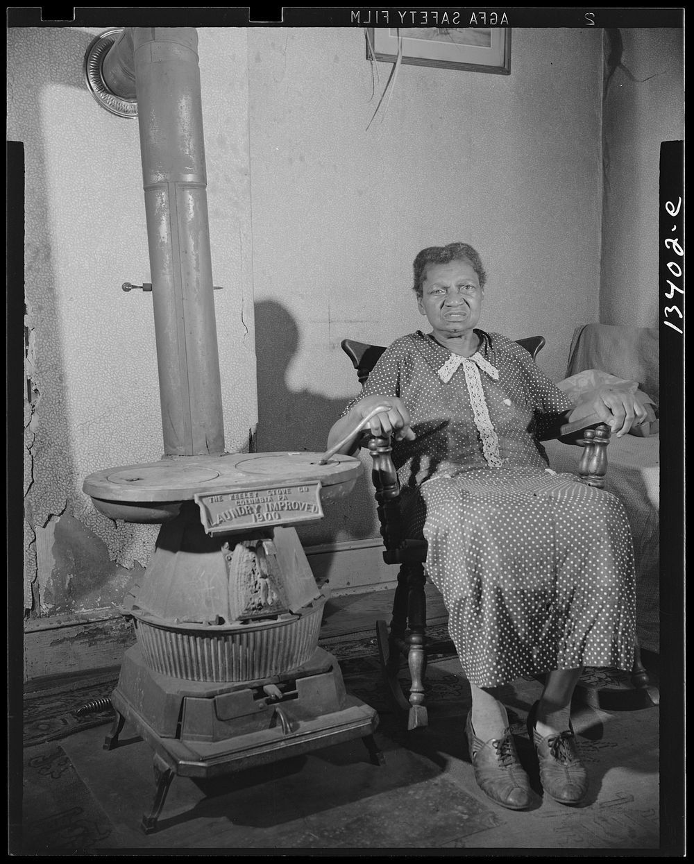Washington, D.C. Elderly lady who lives on Lamont Street, N.W.. Sourced from the Library of Congress.