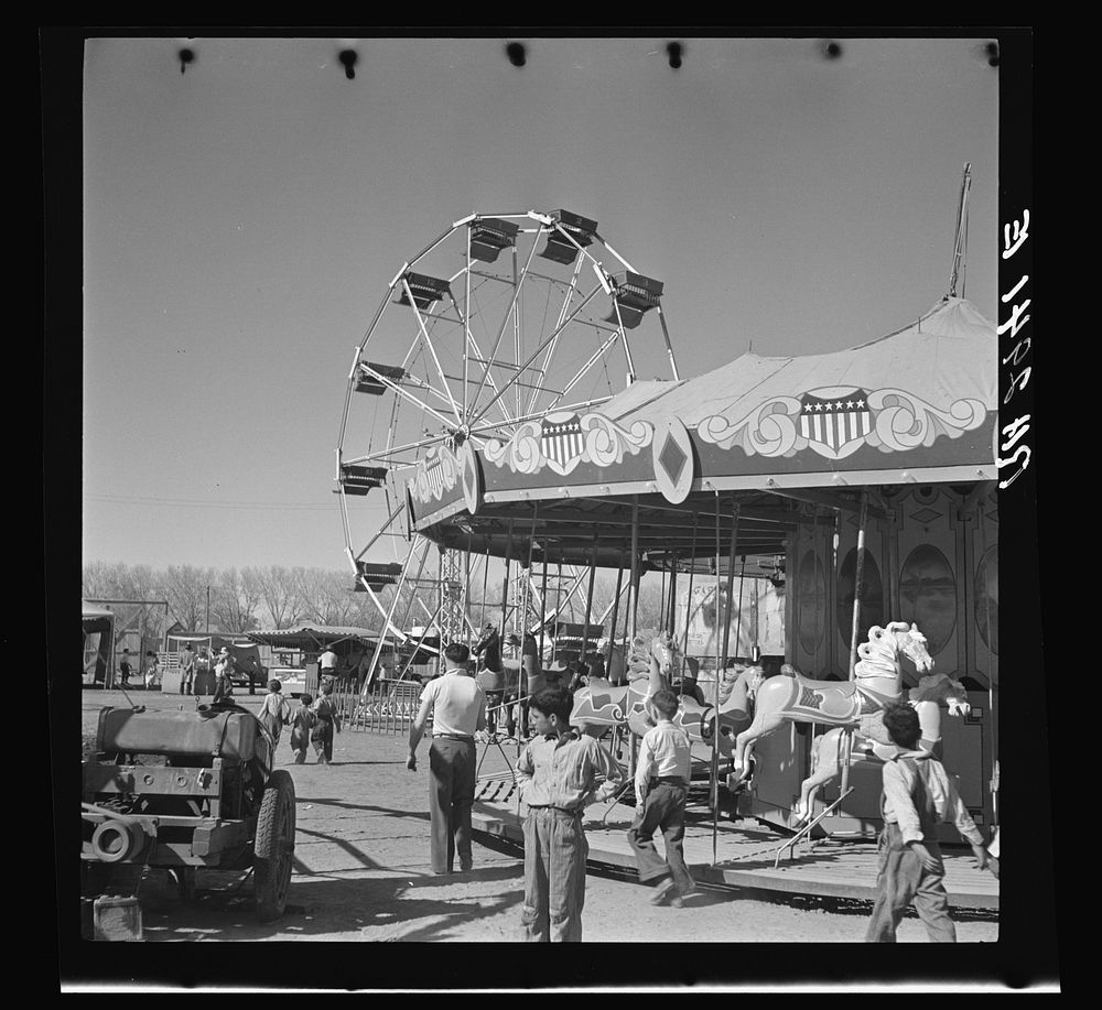 [Untitled photo, possibly related to: Carnival and circus. Roswell, New Mexico]. Sourced from the Library of Congress.