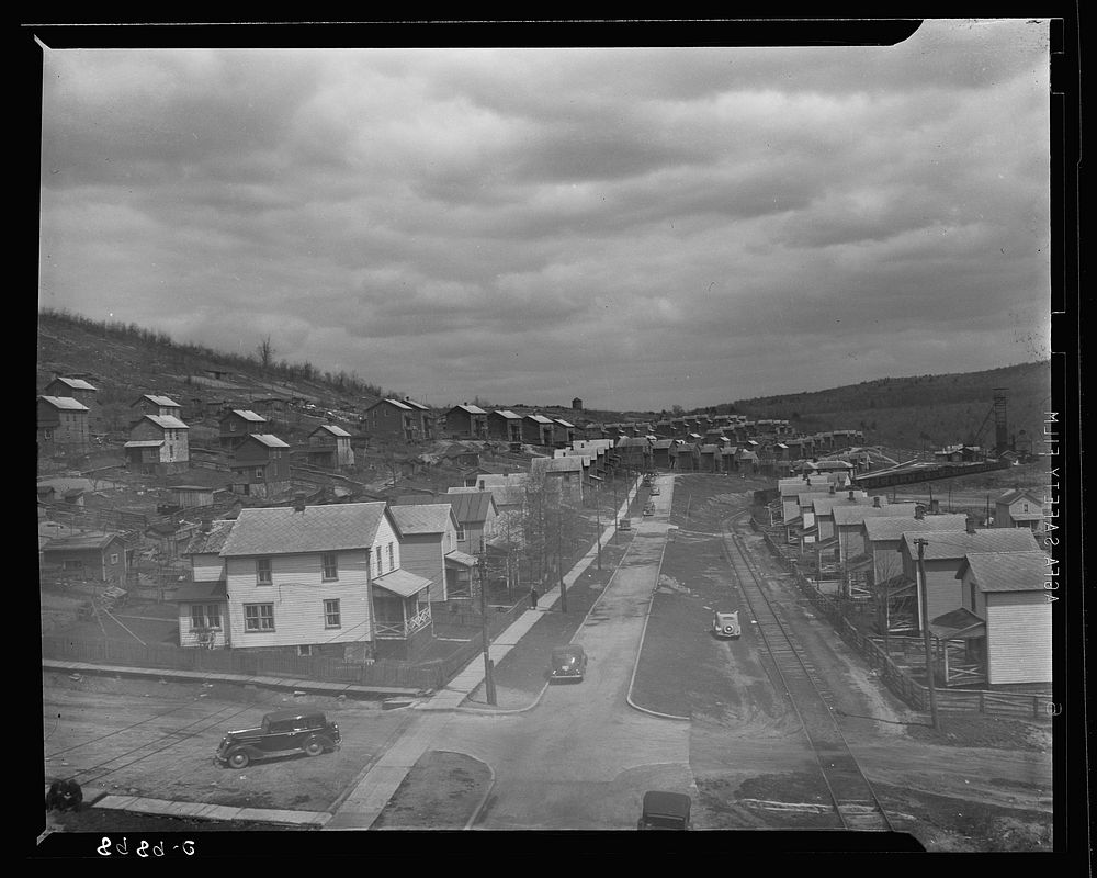 [Untitled photo, possibly related to: Kempton, West Virginia. Company houses.]. Sourced from the Library of Congress.