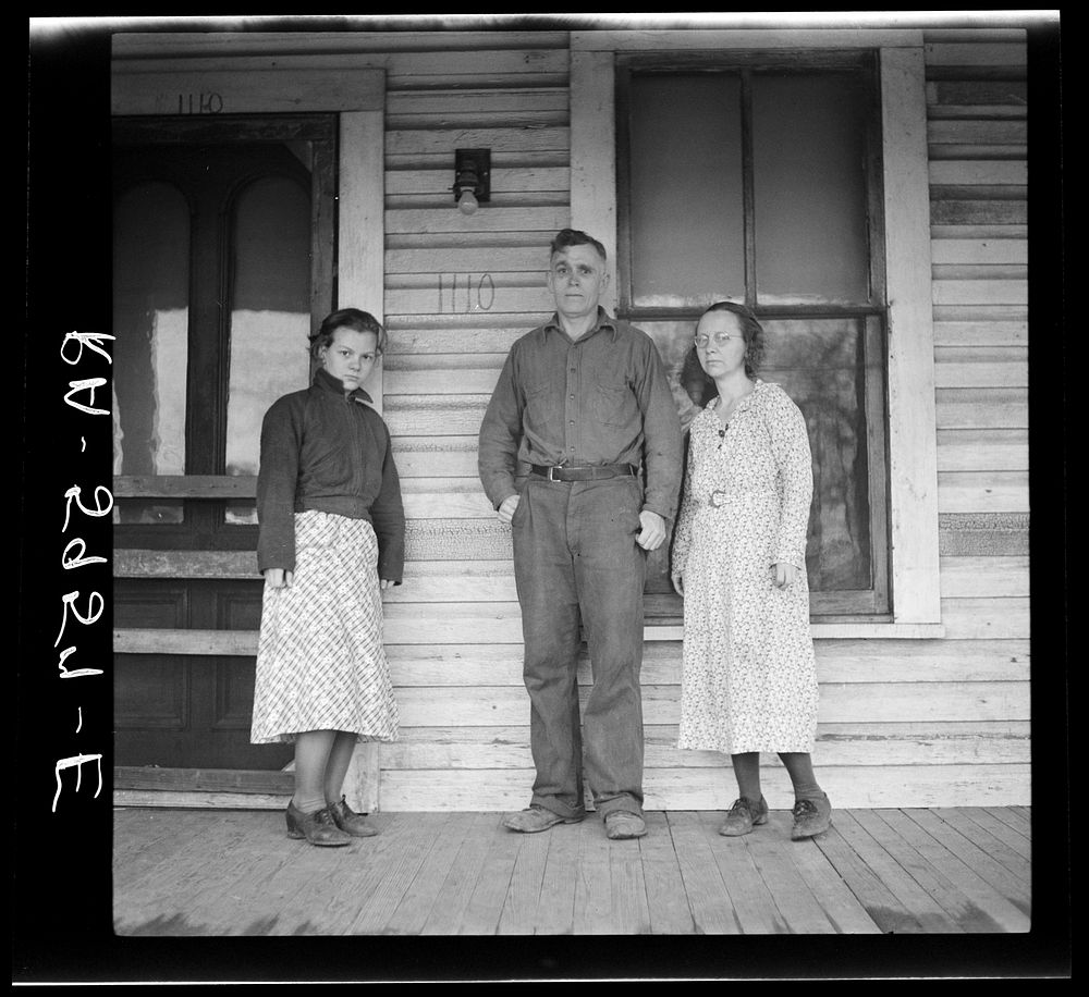 [Untitled photo, possibly related to: The Eargle Family moving their household goods out of their home at Fairfield…