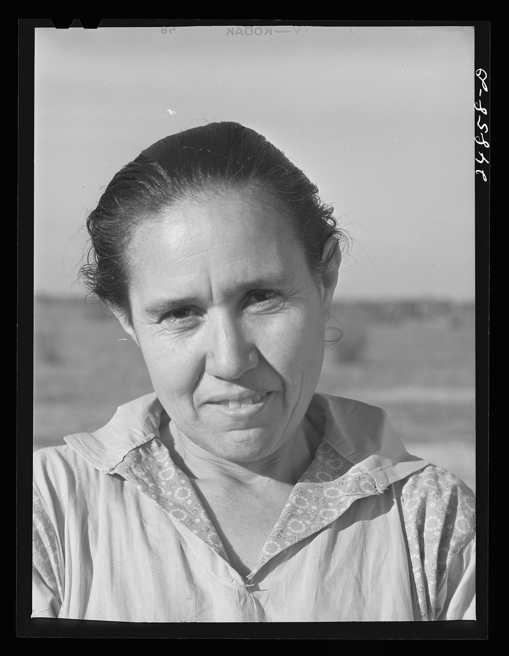 Wife of migratory worker. Robstown FSA (Farm Security Administration) camp, Texas. Sourced from the Library of Congress.
