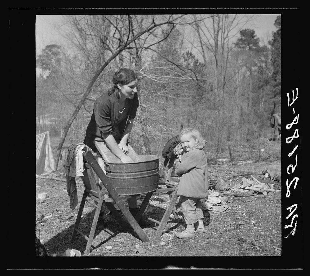 Washing clothes in a migrant camp near Birmingham, Alabama. Sourced from the Library of Congress.
