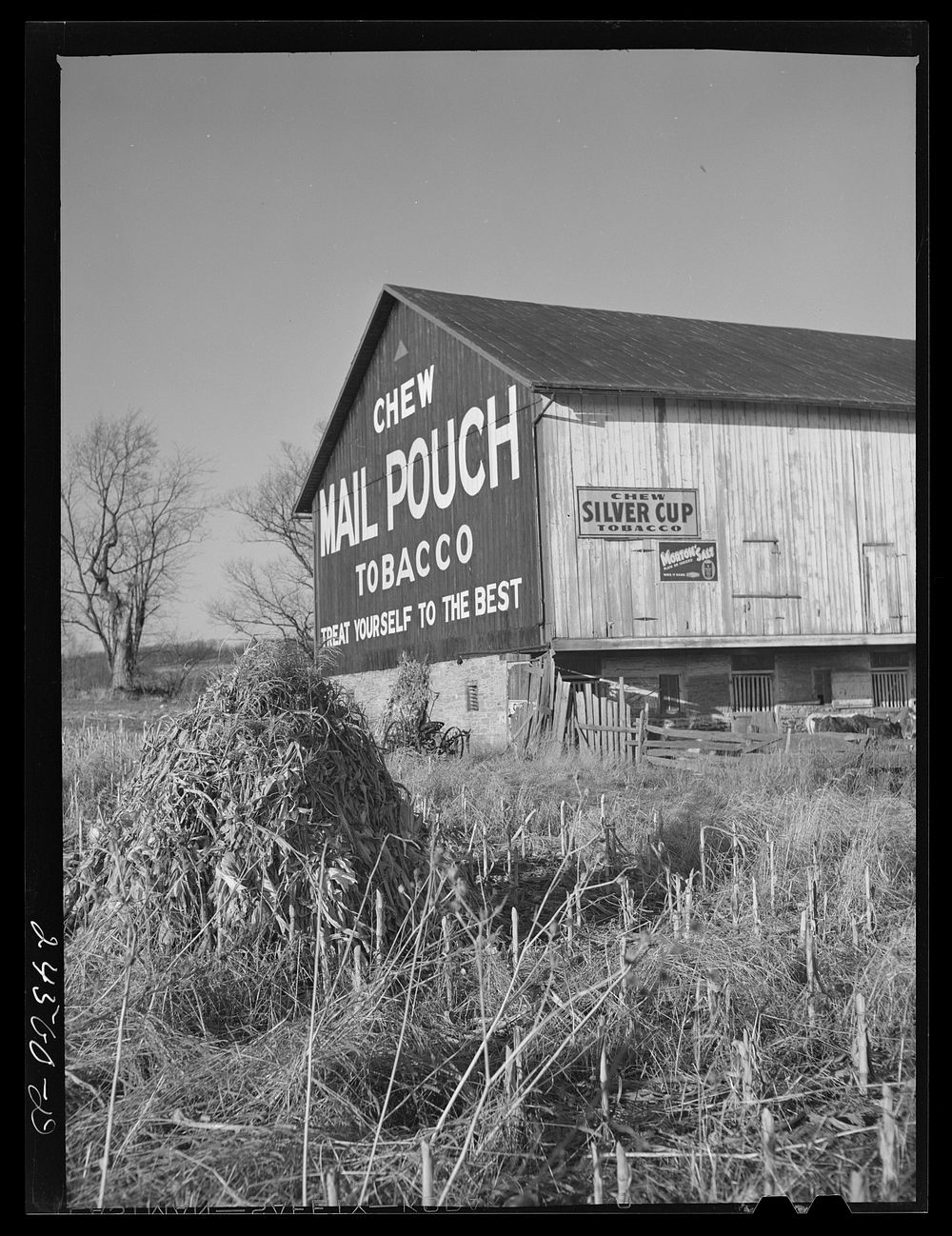 Dutch barn, Lancaster County, Pennsylvania. Sourced from the Library of Congress.