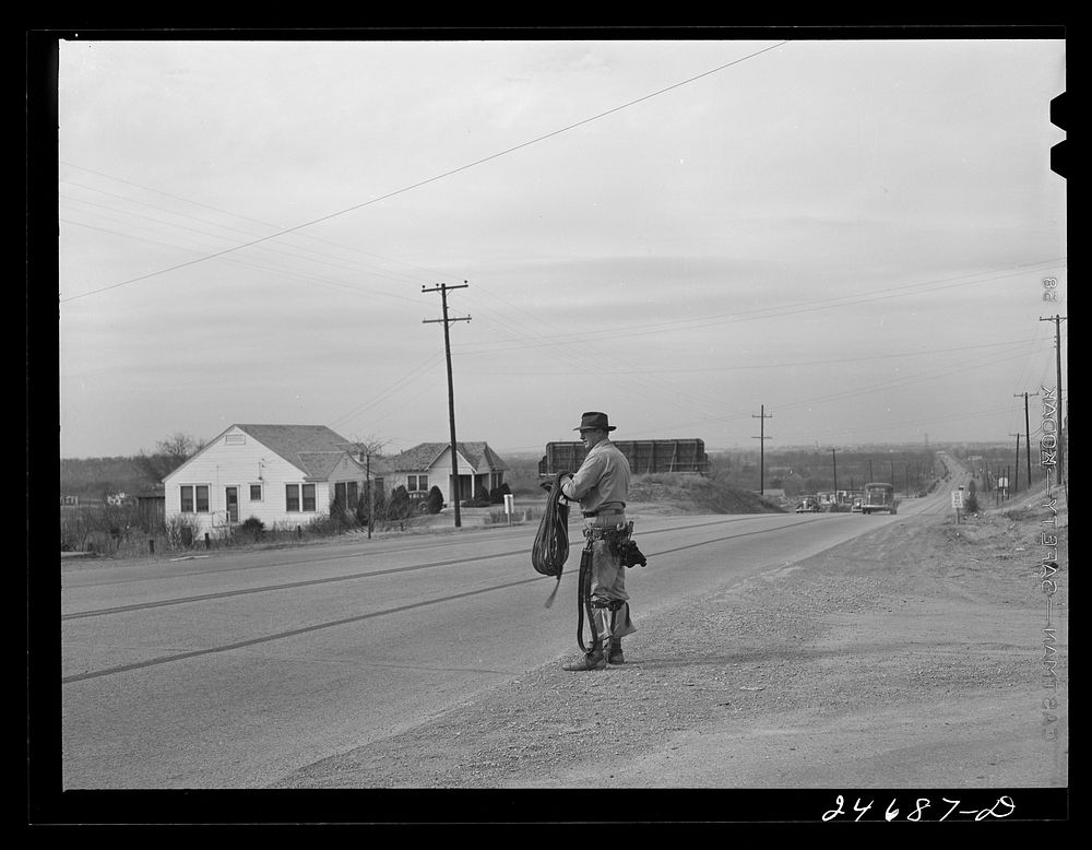 U.S. Highway 80, Texas, between Fort Worth and Dallas. Telephone linemen. Sourced from the Library of Congress.