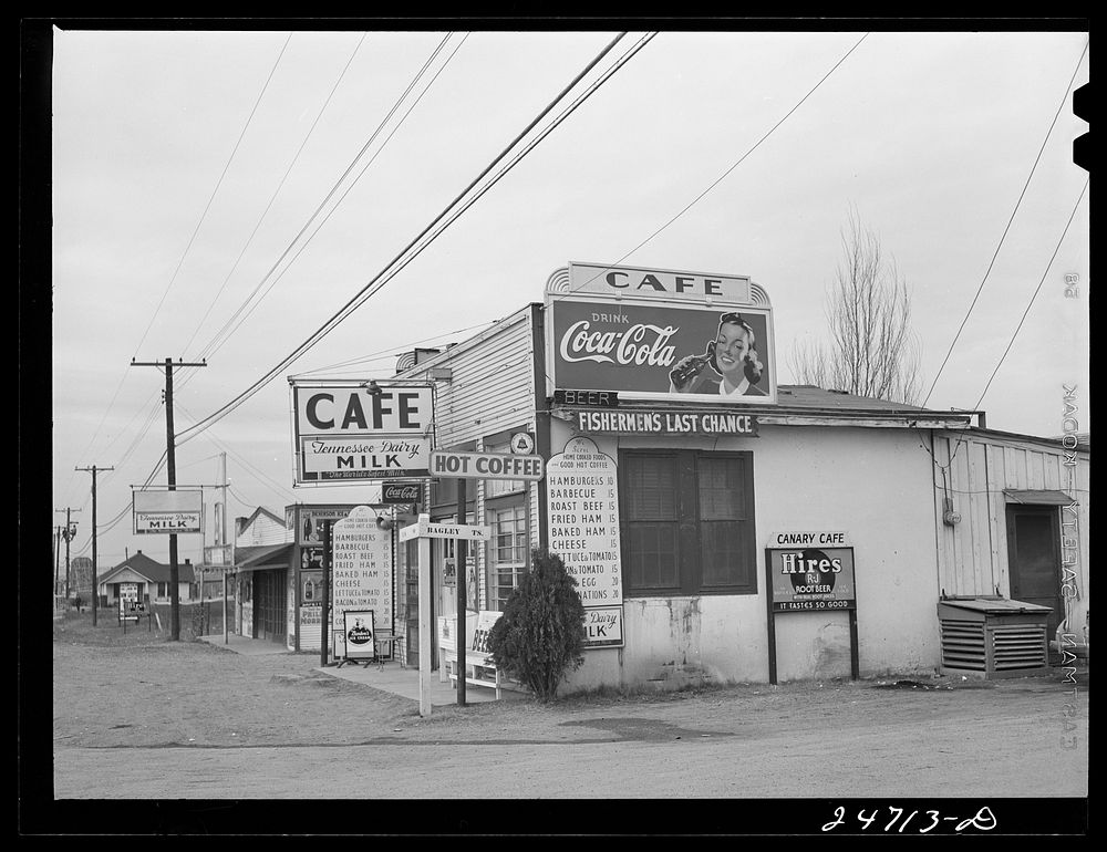 U.S. Highway 80, Texas, between Dallas and Fort Worth. Roadside stand. Sourced from the Library of Congress.