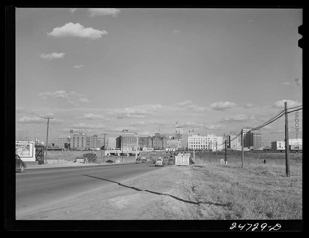 View of Dallas, Texas, going eastward on U.S. Highway 80. Sourced from the Library of Congress.