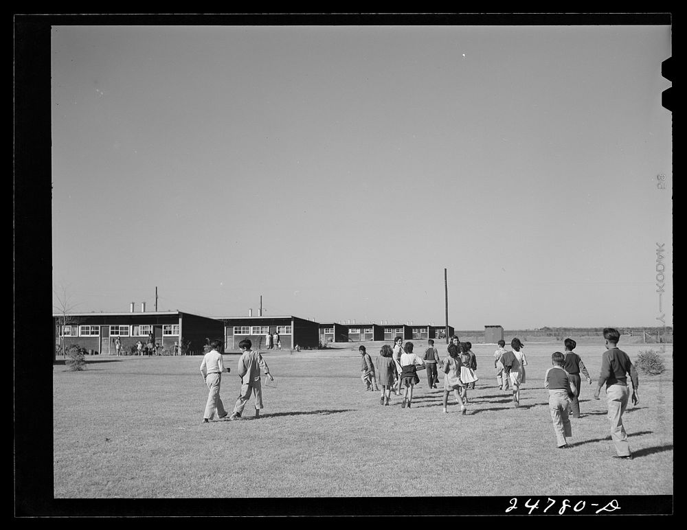 Children coming home after school. Robstown camp, Texas. Sourced from the Library of Congress.