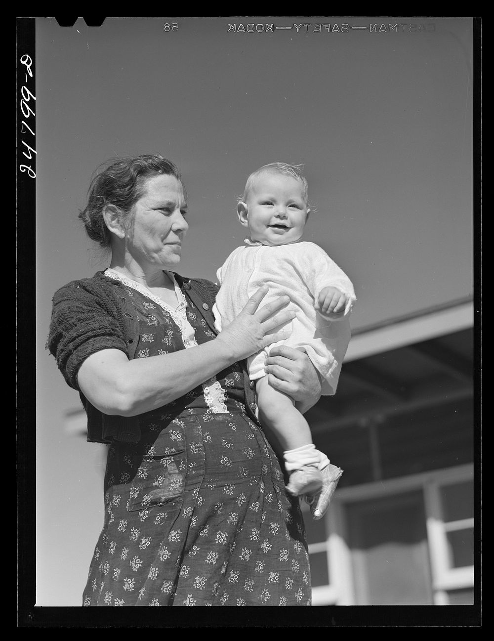 A camper and her baby. Robstown camp, Texas. Sourced from the Library of Congress.