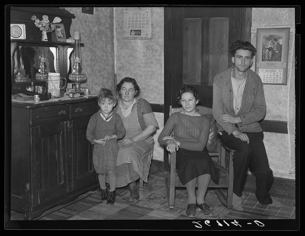 Mollie Day and children. Bedford County, Pennsylvania. Sourced from the Library of Congress.