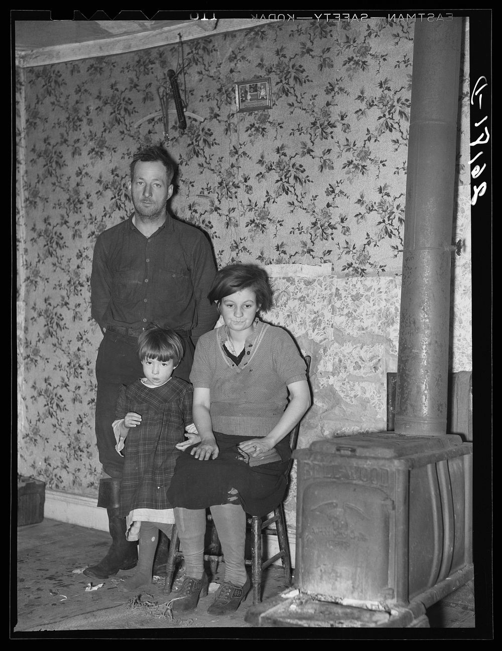 Ralph Wallace, wife and child. Oswego County, New York. Sourced from the Library of Congress.