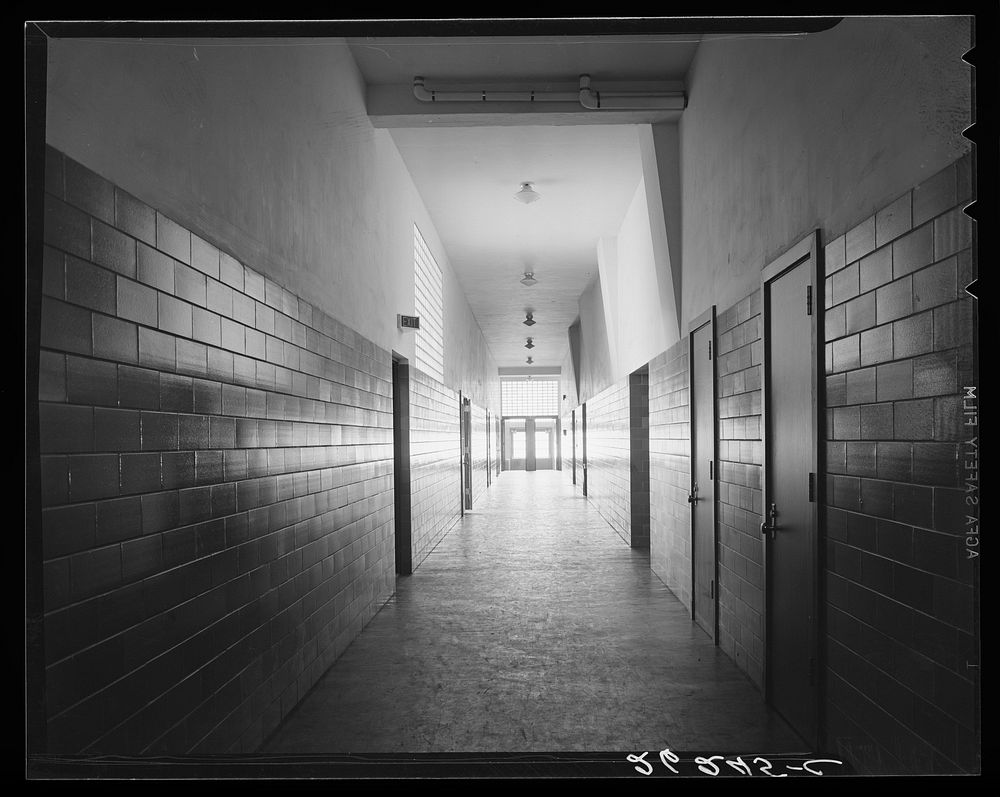 Corridor in the Greenbelt school. Maryland. Sourced from the Library of Congress.