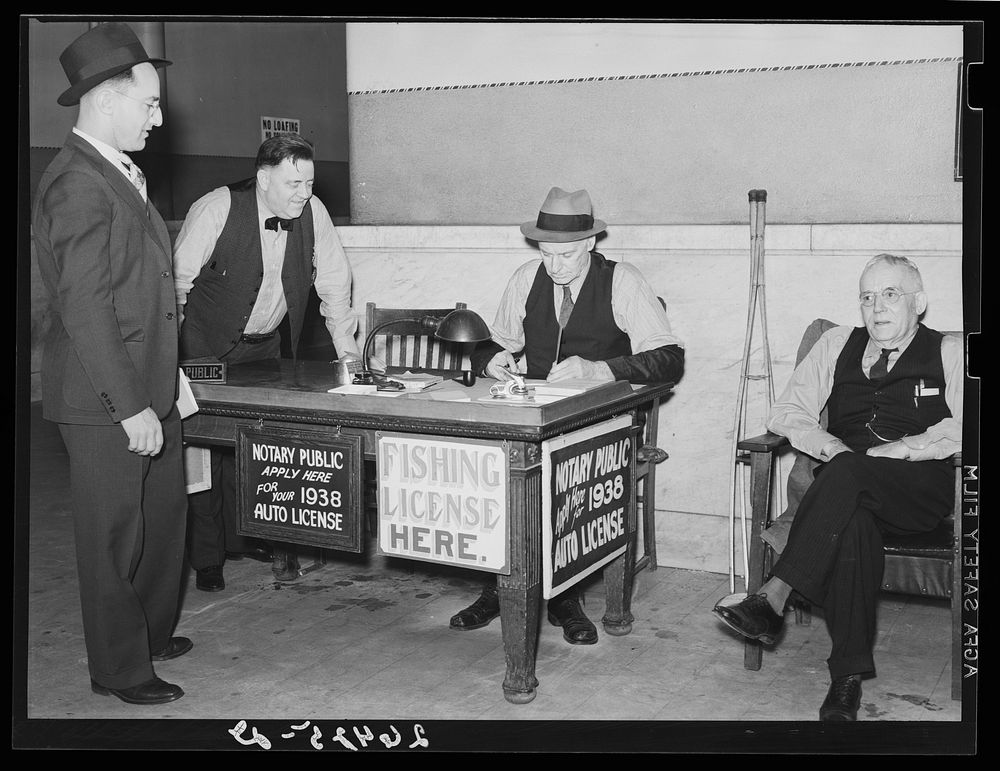 License bureau in courthouse. Peoria, Illinois. Sourced from the Library of Congress.